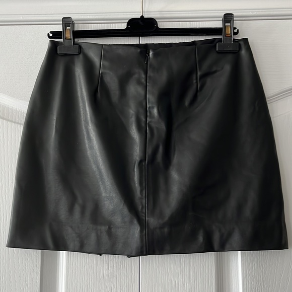 VGUC Blanknyc faux leather miniskirt - Picture 5 of 9